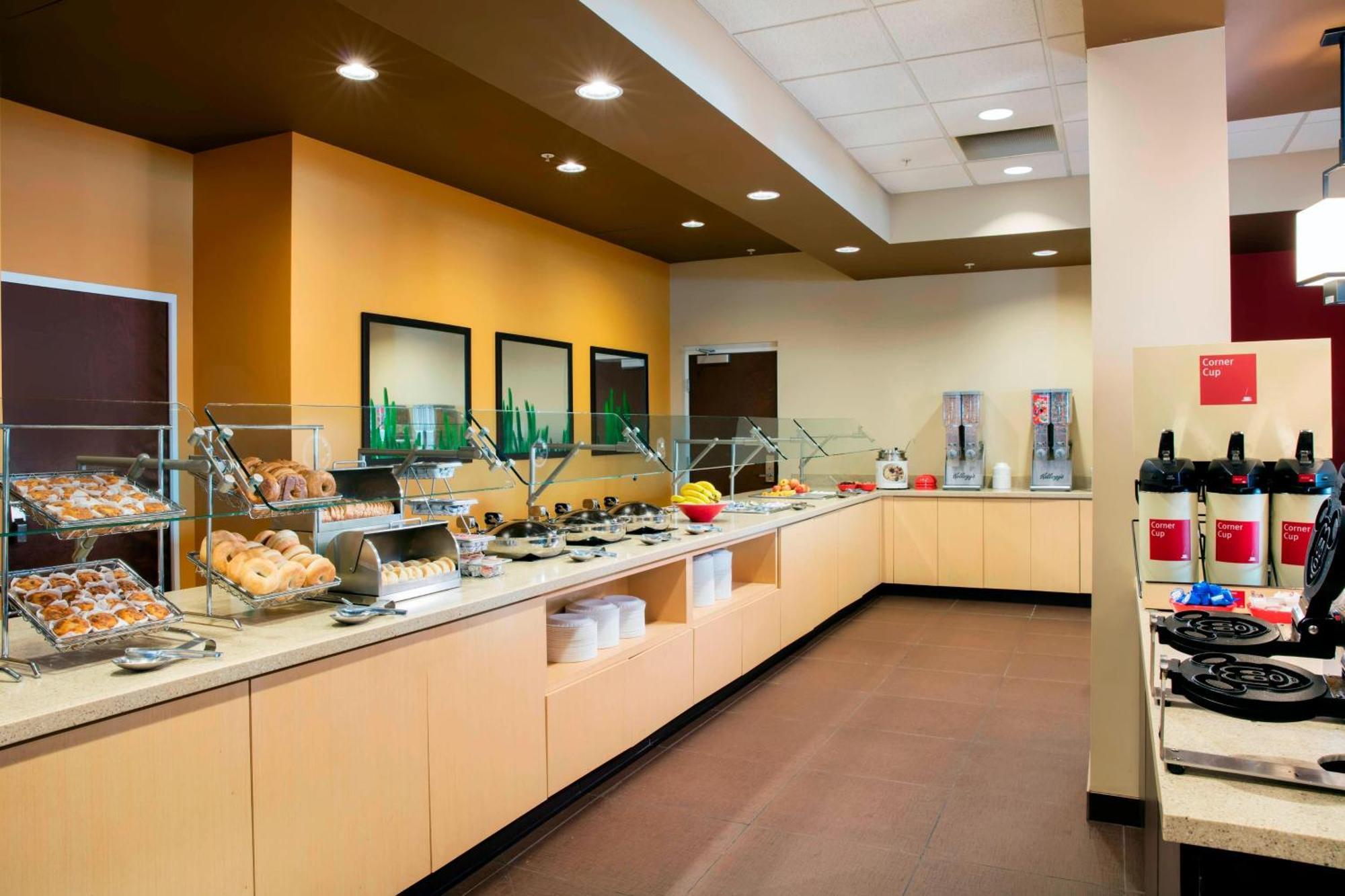 Towneplace Suites Orlando At Flamingo Crossings Town Center/Western Entrance Bay Lake Екстериор снимка