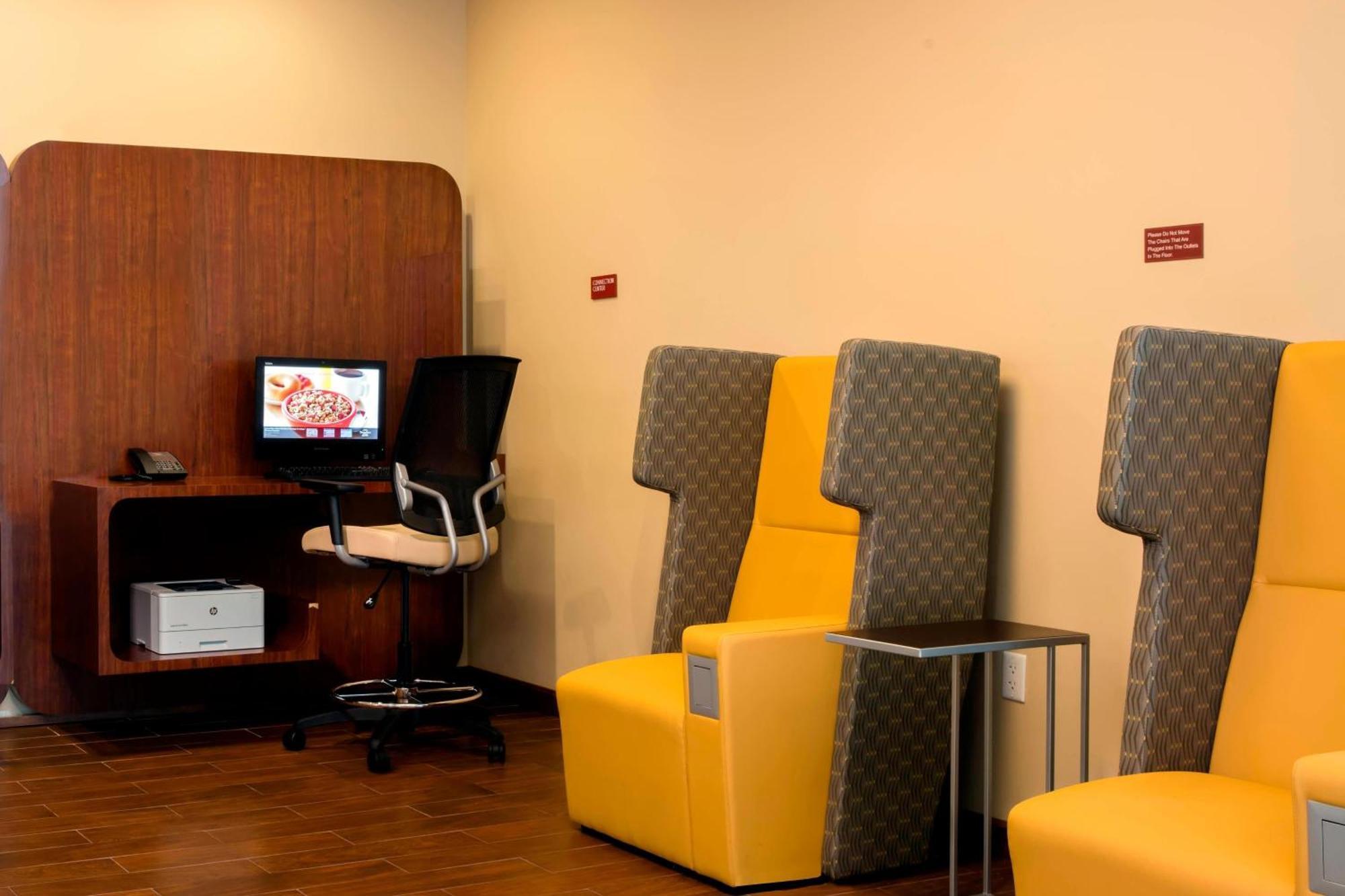 Towneplace Suites Orlando At Flamingo Crossings Town Center/Western Entrance Bay Lake Екстериор снимка